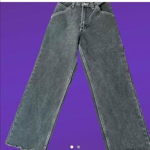 High waisted BRANDY MELVILLE PANT
Size :small, 2, 25
Brand Brandy Melville